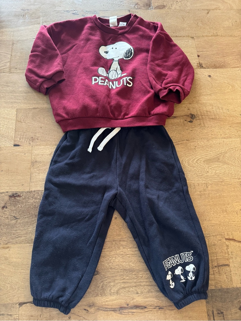 H&M Peanuts Kids Burgundy Sweatshirt and Navy Joggers Set size 12-18 months